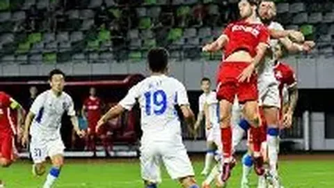 焦恩俊53岁挑战女装造型，嘟嘴卖萌肌肤如雪